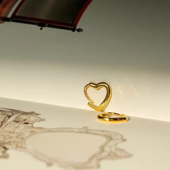 New 18K Gold Vermeil Heart Sterling Silver 925 Hoops earring set - Picture 6 of 9